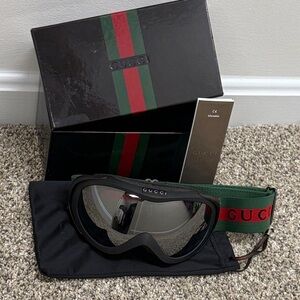 Gucci Ski Snow Goggles with Black Frame and Red-Green Strap